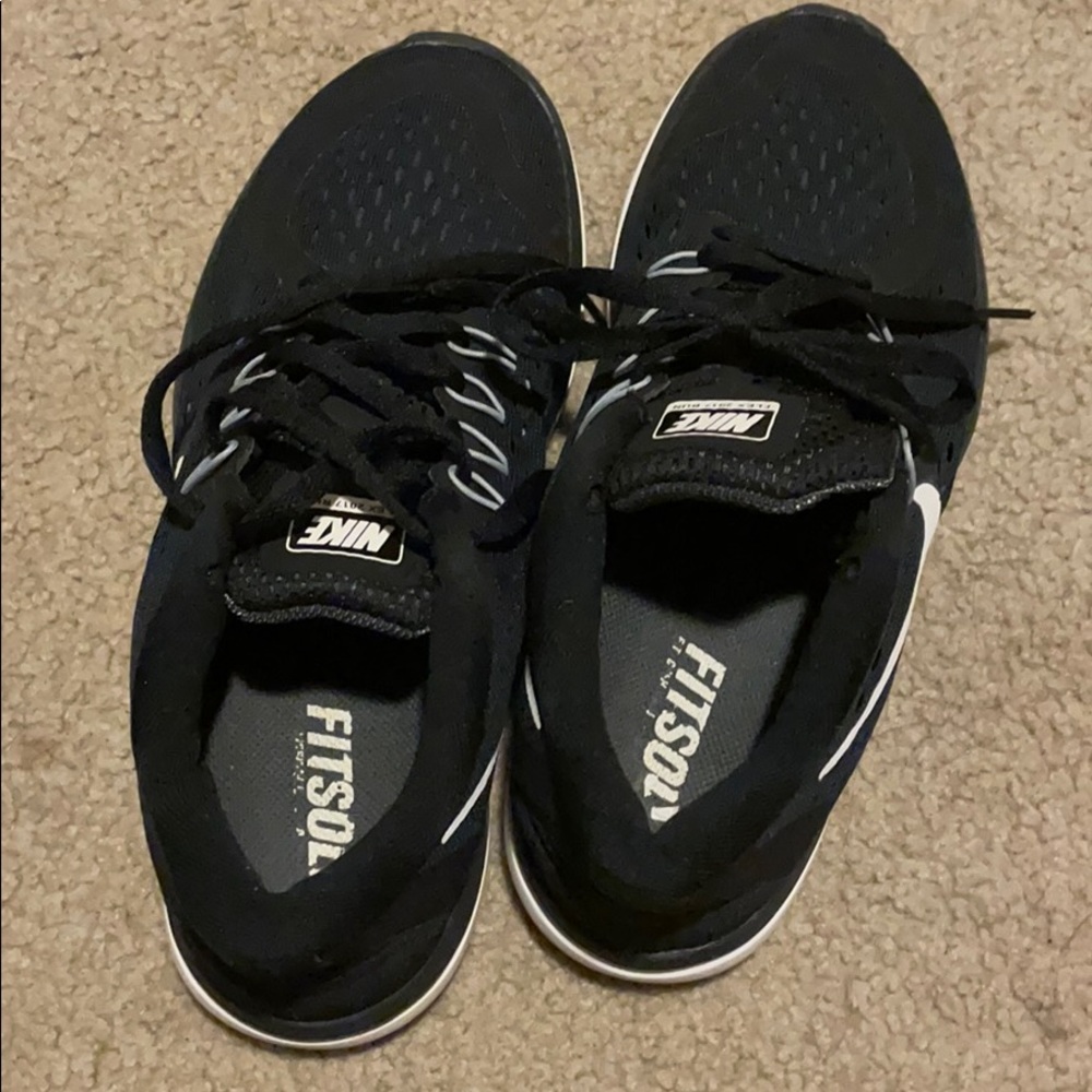 2017 Nike Flex Runs size 6 Womens